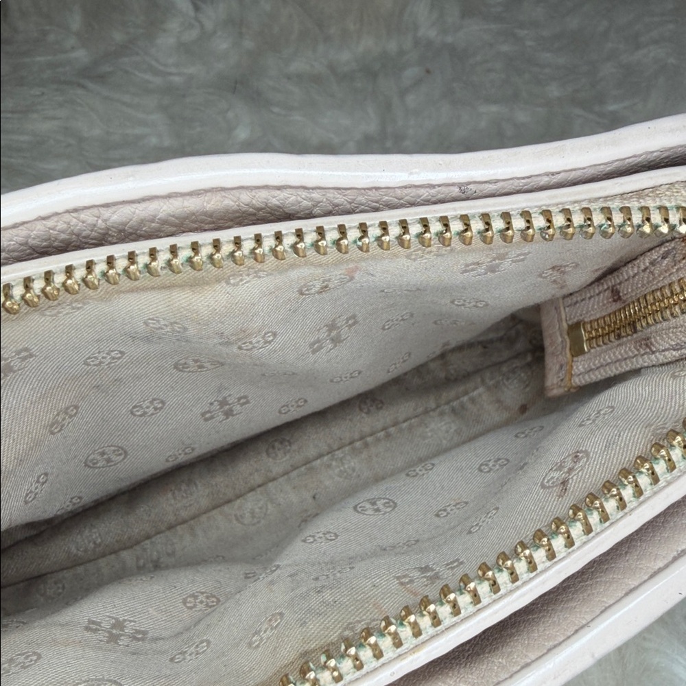 Tory Burch like new condition leather light blush Crossbody. Gold hardware. - Picture 10 of 12